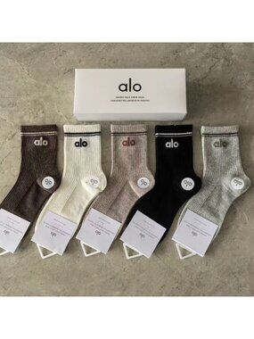 A29- ALO Yoga Women's Thin Stripe Neutral Half-Crew Socks 5-Pair Box Set - NWT